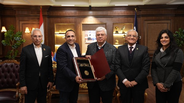 وزير التعليم العالي بجامعة اللوتس 