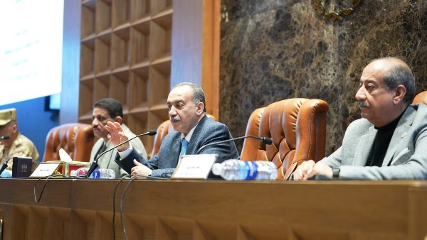 محافظ أسيوط يستعرض أولويات العمل التنفيذي في 2026