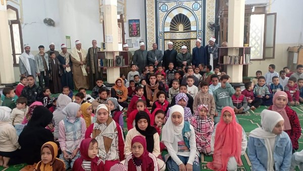 من المسجد إلى الطريق.. غرس آداب السلوك في نفوس الأطفال بالغنايم