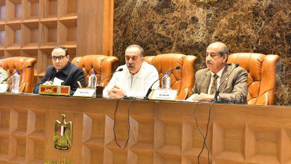 محافظ أسيوط يترأس المجلس التنفيذي