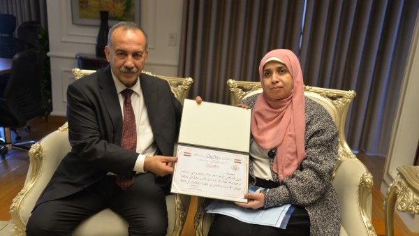  محافظ أسيوط يكرم زينب بدر "أيقونة التحدي" ويقرر تعيينها ودعمها تقديرًا لكفاحها الملهم