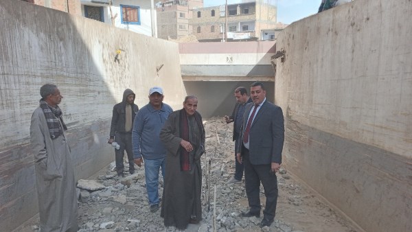 رئيس مركز القوصية يتابع أعمال تطوير نفق الشيخ داوود