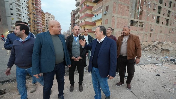 محافظ أسيوط يتفقد أعمال تطوير ورصف شارع ترعة عبد الله بحي غرب