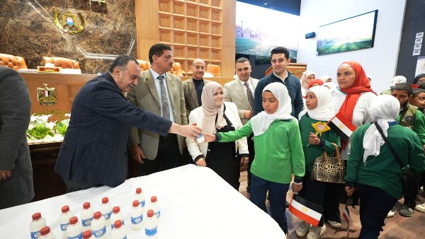 محافظ أسيوط يطلق مبادرة "كوب لبن لكل طفل" لتعزيز صحة الأطفال