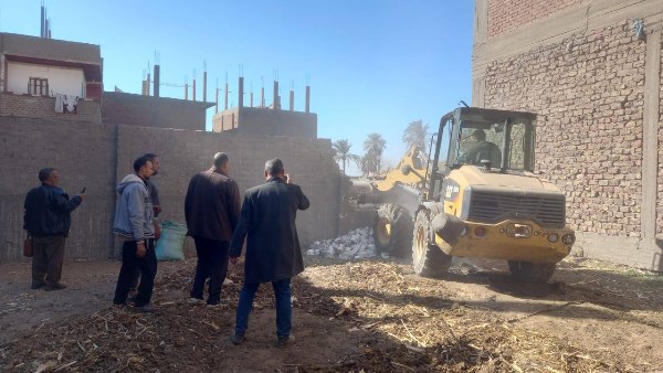 محافظ أسيوط: إزالة 12 حالة تعد واسترداد 133 فدانًا زراعيًا