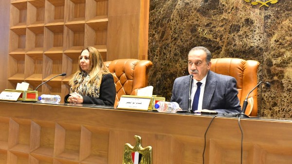 محافظ أسيوط ونائب وزير الاتصالات يشهدان جلسة تفاعلية حول استراتيجية الدولة للتطوير المؤسسي والرقمنة والذكاء الاصطناعي