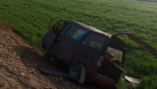 إصابة 4 أشخاص في حادث انقلاب سيارة ميكروباص بطريق قرية بني عدي التابعة لمركز منفلوط