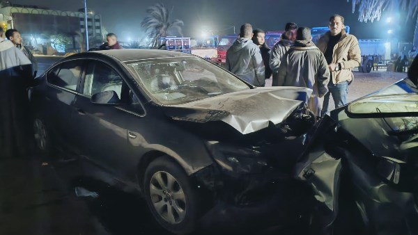 إصابة 6 أشخاص في تصادم سيارتين بأسيوط 