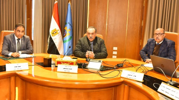 محافظ أسيوط يجتمع المجلس الإقليمي للصحة لبحث التحديات ووضع حلول عملية لتطوير المنظومة الصحية