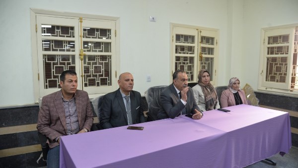 محافظ أسيوط يلتقي أهالي بني رافع بمنفلوط