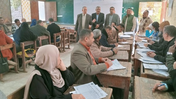 بمشاركة 2300 معلم .. وكيل تعليم أسيوط يتفقد تصحيح امتحانات الشهادة الإعدادية