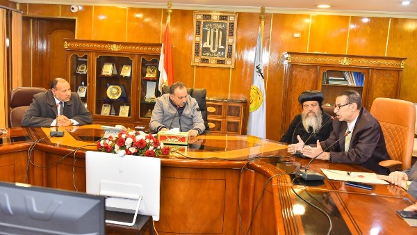  محافظ أسيوط يلتقي أعضاء مجلس أمناء بيت العائلة المصرية بالمحافظة