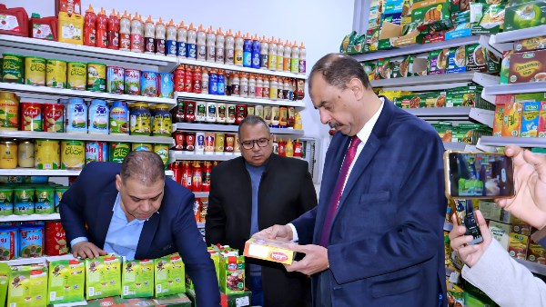 محافظ سوهاج: إعادة التخطيط ورفع الإشغالات بالمواقف العامة والأسواق