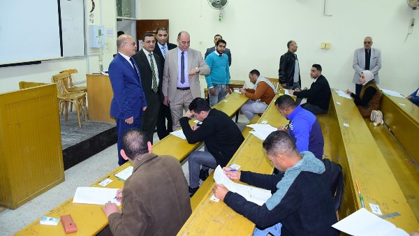 جانب من الامتحانات بجامعة سوهاج