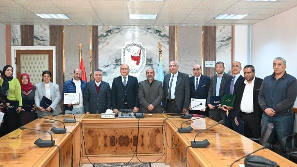 رئيس جامعة سوهاج يكرم وكيل وزارة المالية ومديري الوحدات الحسابية رئيس جامعة سوهاج يكرم وكيل وزارة المالية ومديري الوحدات الحسابية