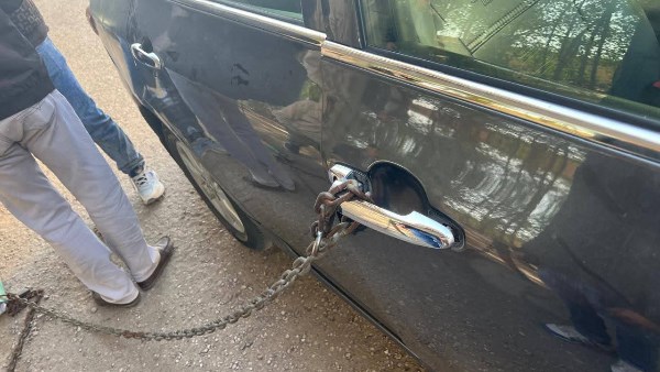 سيارة جامعة قنا 