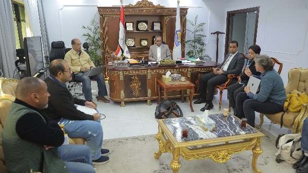 اجتماع محافظ قنا 