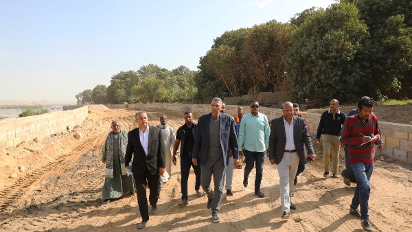 محافظ أسوان يتفقد إنشاء ممشى بكورنيش النيل بـ السباعية بتكلفة 20 مليون جنيه محافظ أسوان يتفقد إنشاء ممشى بكورنيش النيل بـ السباعية بتكلفة 20 مليون جنيه