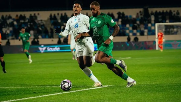 الأهلي يهزم الأخدود