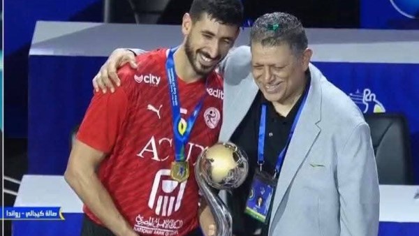 رئيس اتحاد اليد : تهنئة فخامة الرئيس السيسي وسام جديد علي صدر الأبطال