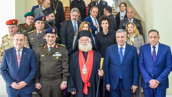 محافظ الاسكندرية يهنئ الطوائف القبطية بعيد الميلاد المجيد