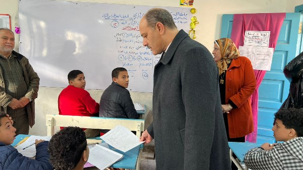 مدير تعليم الإسكندرية يتفقد مدارس الجمرك لمتابعة امتحانات النقل