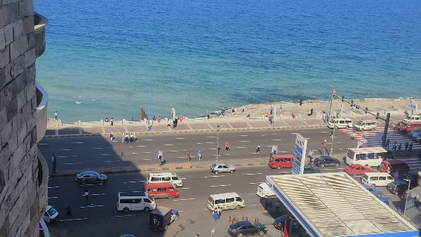 شمس ساطعة بالإسكندرية اليوم رغم برودة الطقس