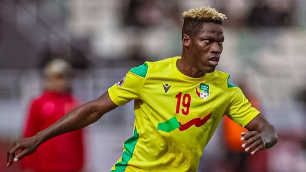 لاعب بنين يوضح حقيقة مكافأة الـ300 ألف دولار قبل مواجهة مصر لاعب بنين يوضح حقيقة مكافأة الـ300 ألف دولار قبل مواجهة مصر