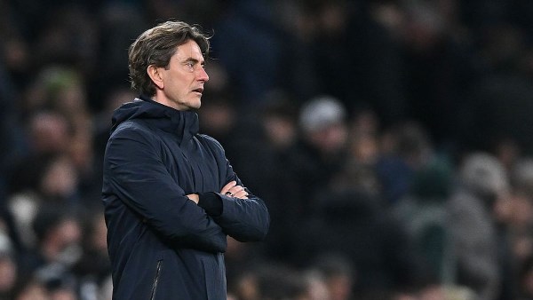 إدارة توتنهام تدرس مصير المدرب توماس فرانك قبل موقعة دورتموند بدوري الأبطال