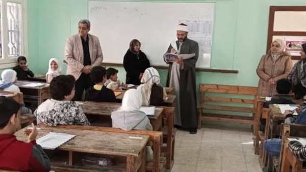 ازهر مطروح يتابع سير الامتحانات