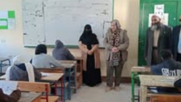 مدير تعليم مطروح خلال جولة على المدارس