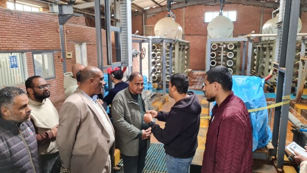 رئيس  شركة مياه مطروح  خلال الجولة 