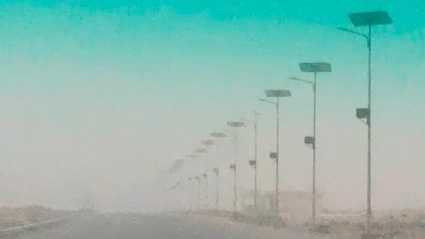 عاصفة ترابية وصقيع تضرب مطروح وتسبب تدهور الرؤية