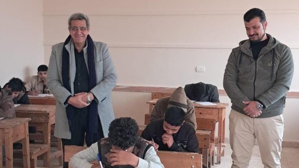 طلاب الشهادة الإعدادية بمطروح يختتمون امتحانات نصف العام في أجواء هادئة