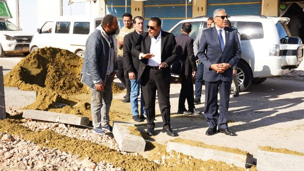 محافظ مطروح خلال الجولة 