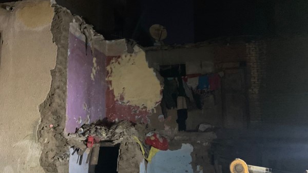 لحظة انهيار المنزل 