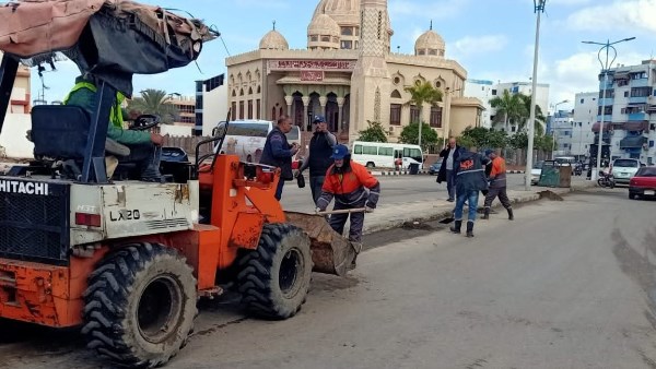 تكثيف أعمال النظافة  بزهور بورسعيد وتوزيع حاويات جديدة لخدمة المواطنين