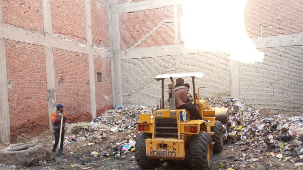 محافظ بورسعيد يشدد على مجابهة فارزى القمامة و النباشين 