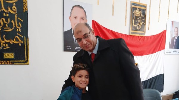 أدم داخل لجنة الامتحان 