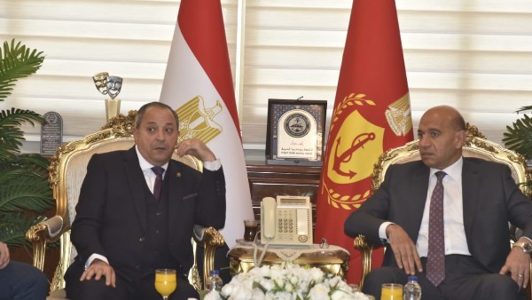 محافظ بورسعيد يستقبل المهنئين بعيد الميلاد 