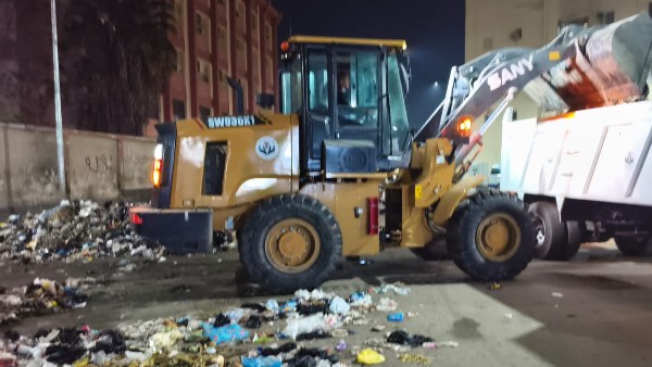 رئيس شركة النظافة يفاجئ العاملين بزهور بورسعيد ميدانيا 