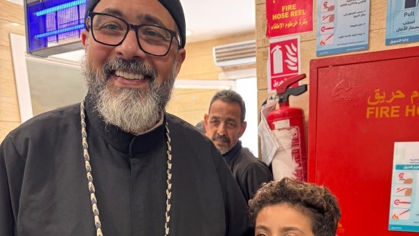 المتحدث الرسمي لمطرانية بورسعيد.. جرح أدم بسبب عقر الكلب له صعب جدا والمشككين كاذبون |شاهد 