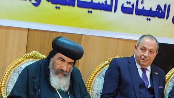 محافظ بورسعيد يزور الكاتدرائية ليشارك الإخوة الأقباط احتفالات عيد الميلاد المجيد | شاهد 