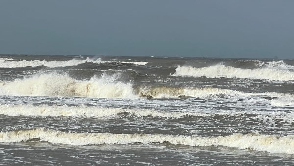 أمطار وأجواء شتوية على شاطئ بورسعيد