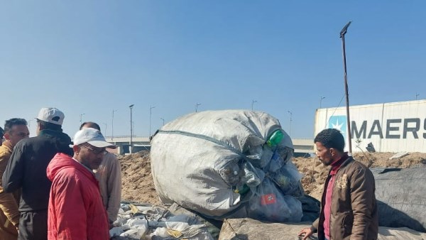 ضواحي بورسعيد  يضرب ولا يبالى ويداهم اكبر مخازن الفرزة بالحى 