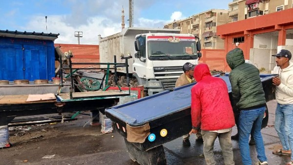 رغم انخفاض درجات الحرارة وعدم استقرار الأحوال الجوية حملات إشغالات مكثفة بمناطق متفرقة بحي الضواحي