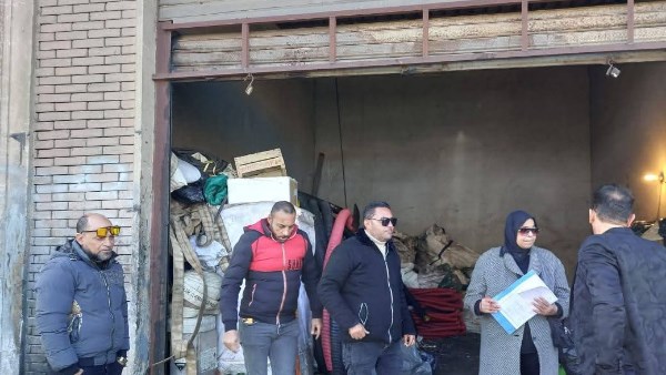 رغم عدم استقرار الأحوال الجوية .. ضواحي بورسعيد يواصل مداهمة اوكار فرز القمامة 