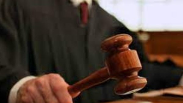 تأجيل محاكمة سائق متهم بقتل زوجته