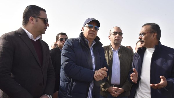 وزير الموارد المائية و الري ونائب محافظ بورسعيد يتفقدان أعمال التطهير وتطوير محطة رفع القنطرة غرب