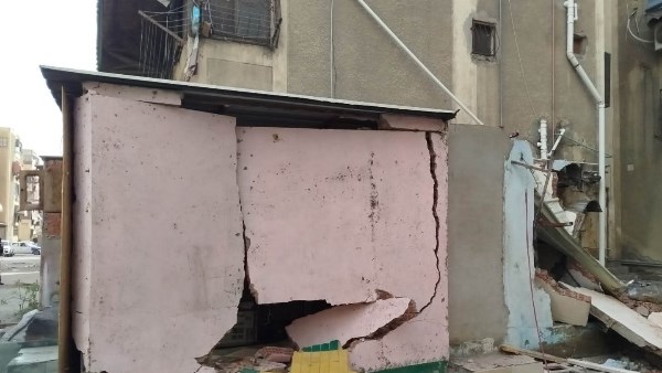 اللواء أيمن صبحي: الاطاحة بغرفة وكشك مخالف بجوار عمارة سكنية